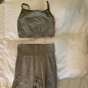 Selling green seamless gymshark set!